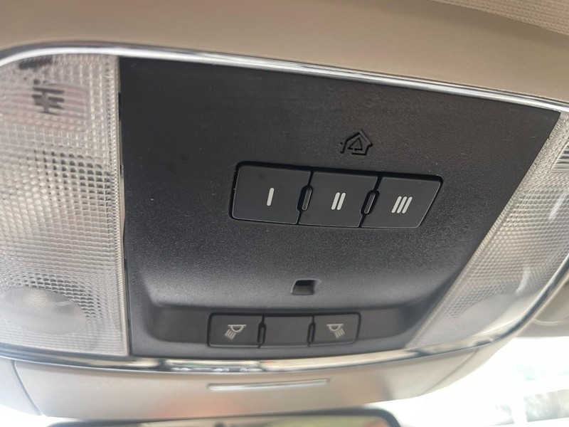 Chrysler 300 Vehicle Image 35