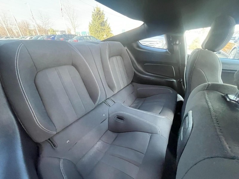 Ford Mustang Vehicle Image 12