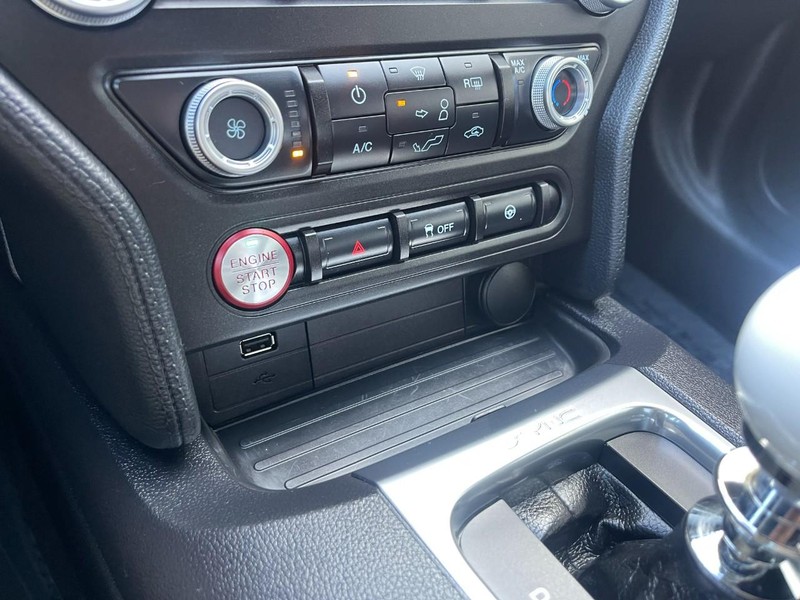 Ford Mustang Vehicle Image 27