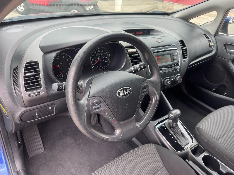 Kia Forte Vehicle Image 06
