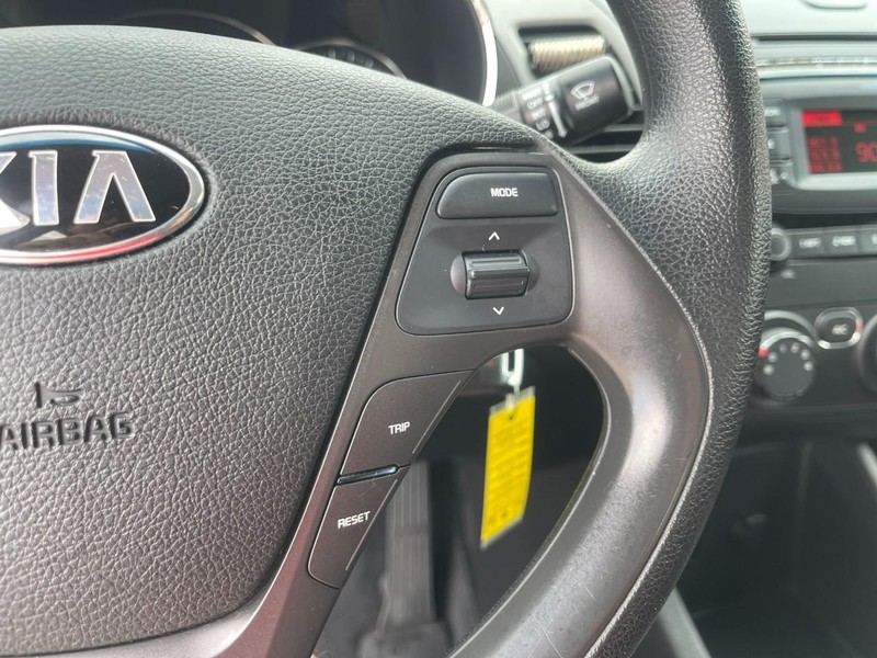 Kia Forte Vehicle Image 08