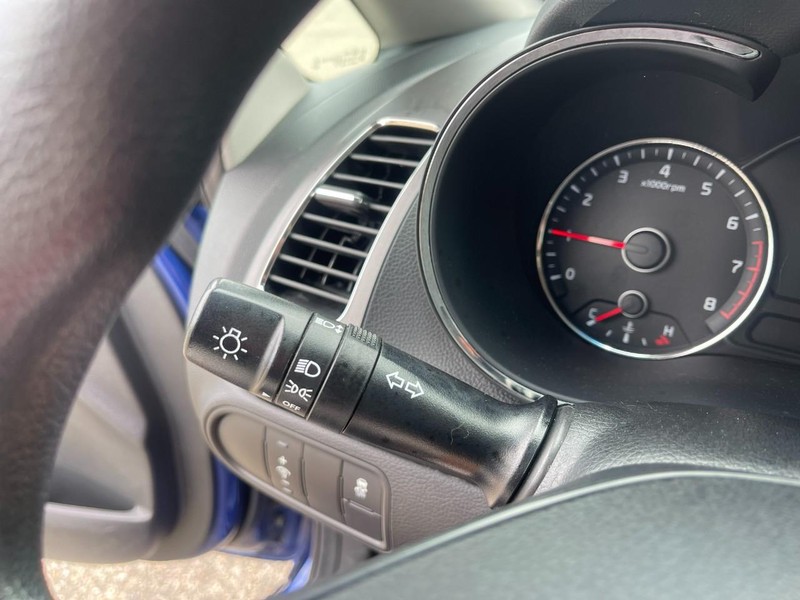 Kia Forte Vehicle Image 09