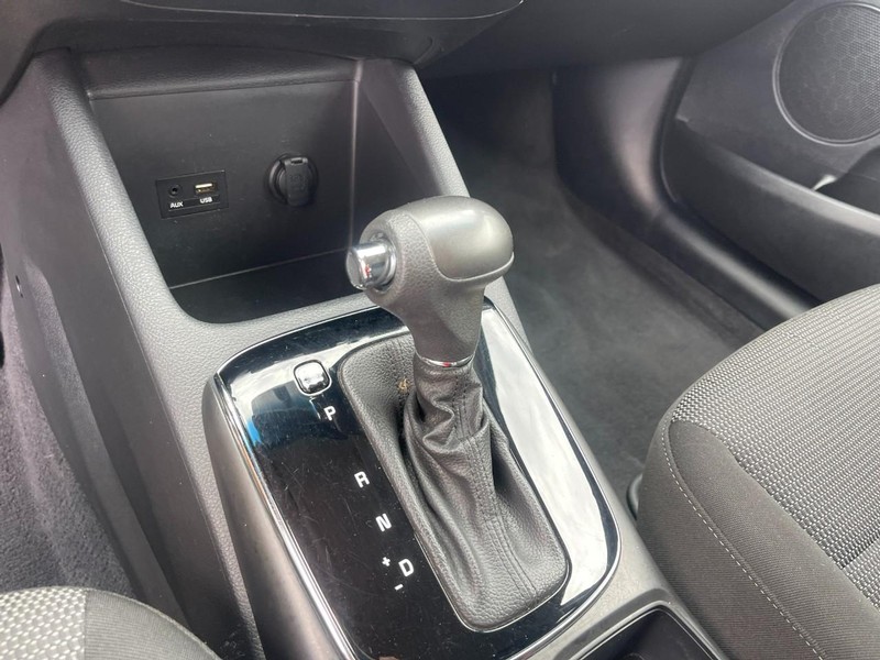 Kia Forte Vehicle Image 12