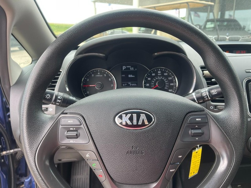 Kia Forte Vehicle Image 18