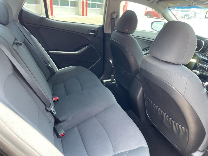 Kia Optima Vehicle Image 09