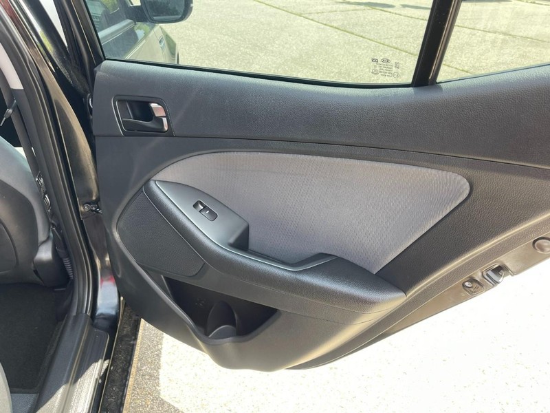 Kia Optima Vehicle Image 11
