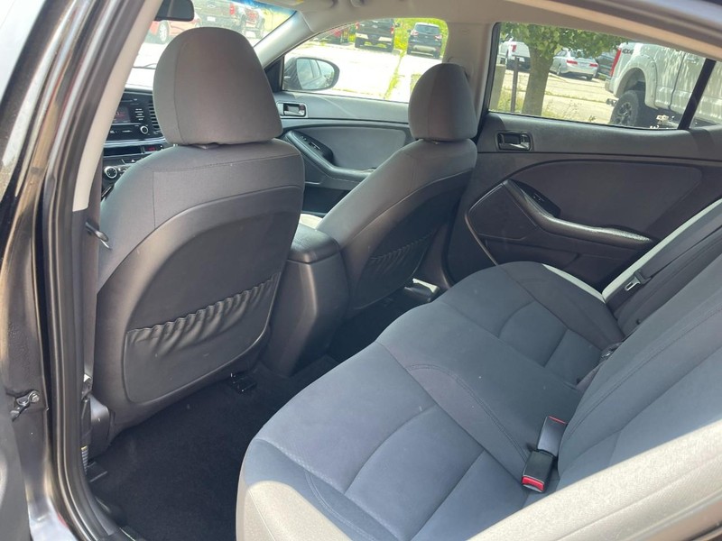 Kia Optima Vehicle Image 13