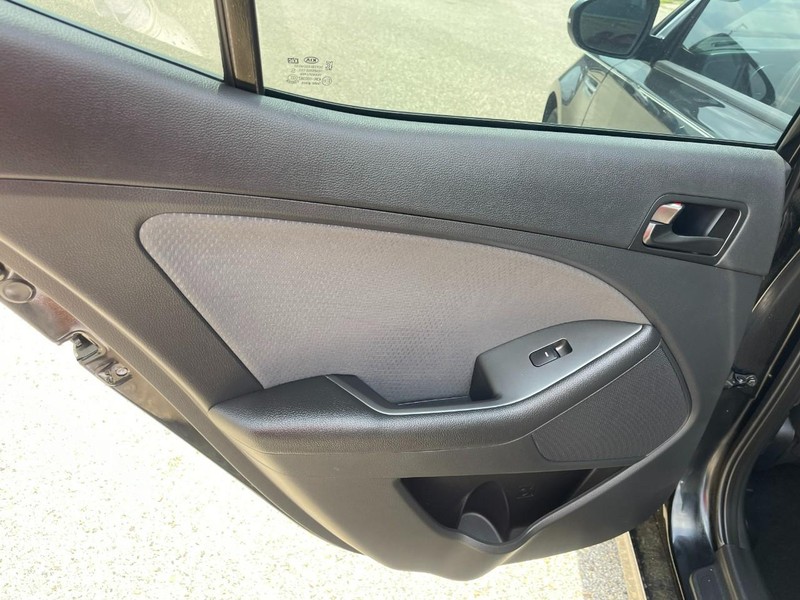 Kia Optima Vehicle Image 14