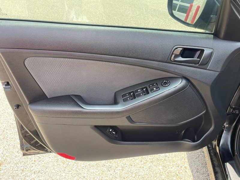 Kia Optima Vehicle Image 17