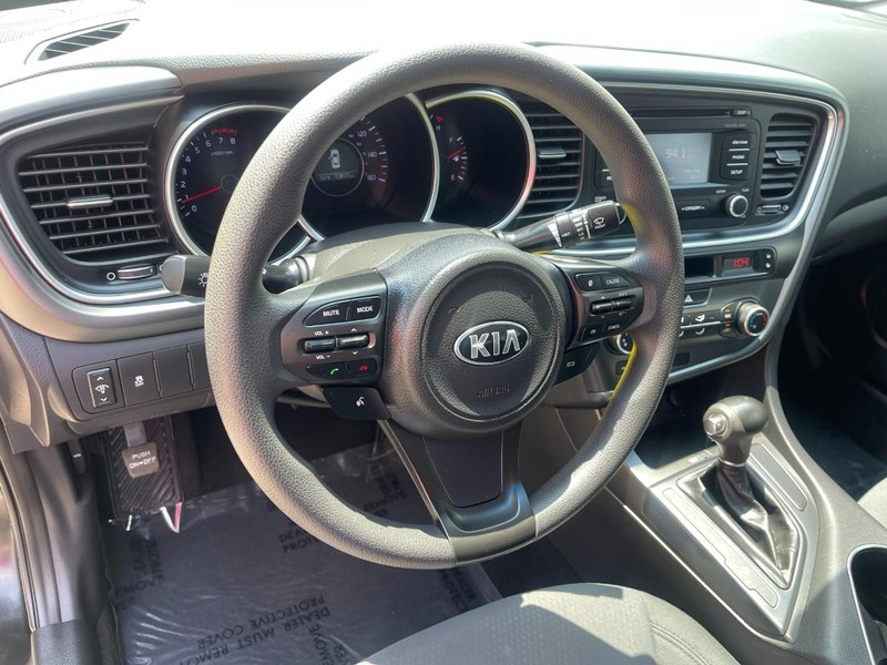 Kia Optima Vehicle Image 19