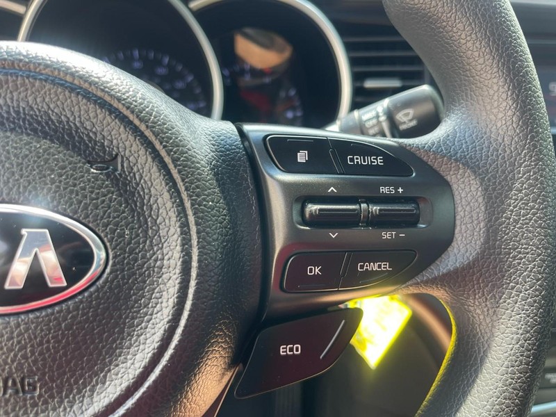 Kia Optima Vehicle Image 21