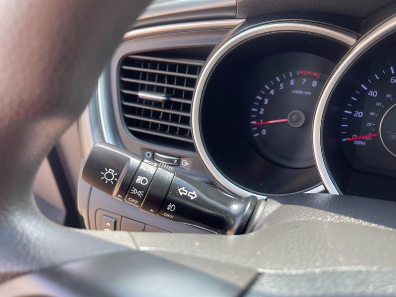 Kia Optima Vehicle Image 22