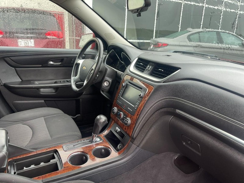 Chevrolet Traverse Vehicle Image 03