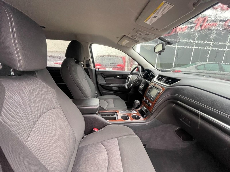 Chevrolet Traverse Vehicle Image 04
