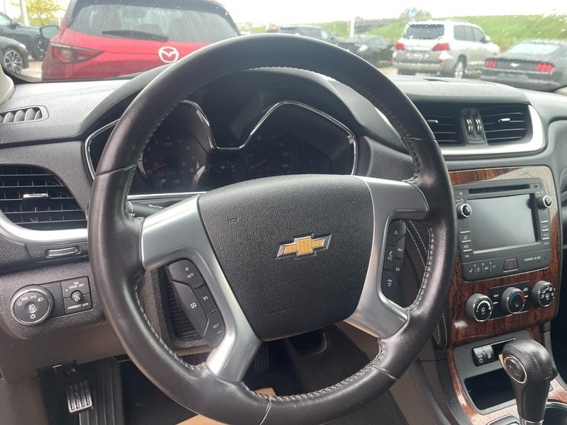 Chevrolet Traverse Vehicle Image 16