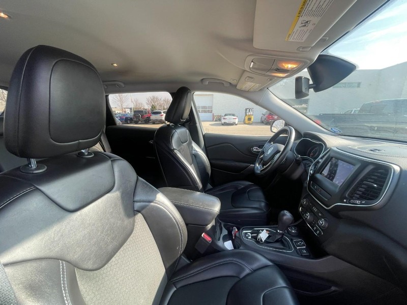 Jeep Cherokee Vehicle Image 03