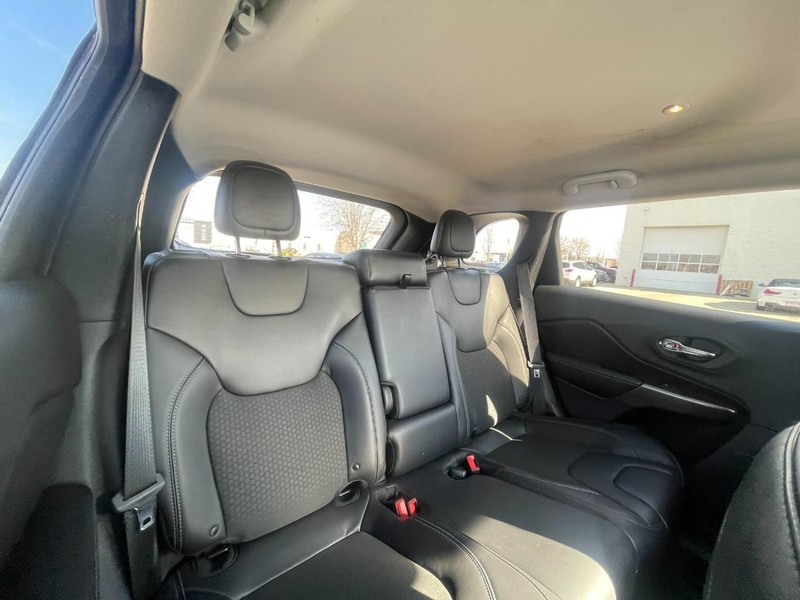 Jeep Cherokee Vehicle Image 05
