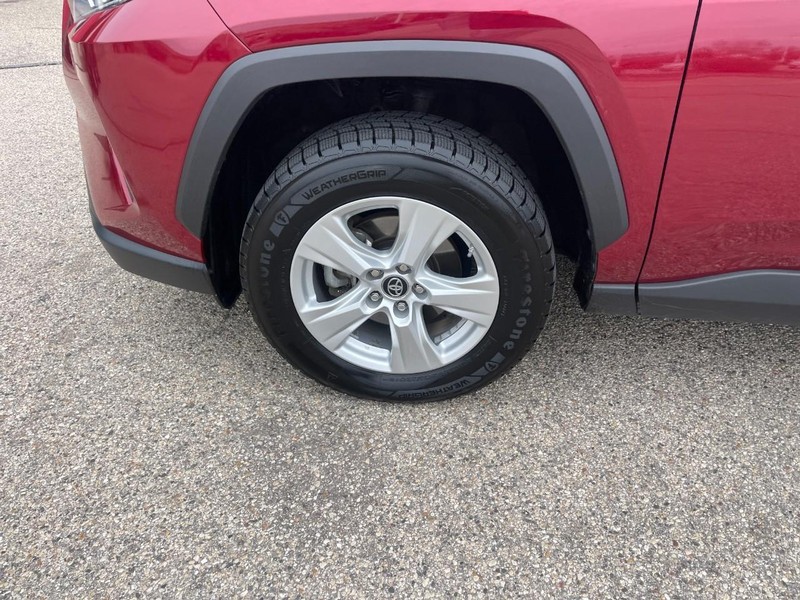 Toyota RAV4 Hybrid Vehicle Image 06