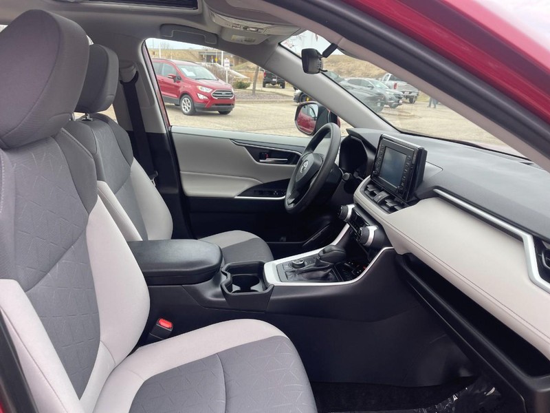Toyota RAV4 Hybrid Vehicle Image 11