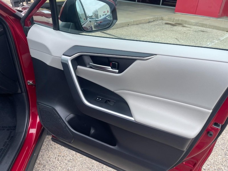 Toyota RAV4 Hybrid Vehicle Image 12