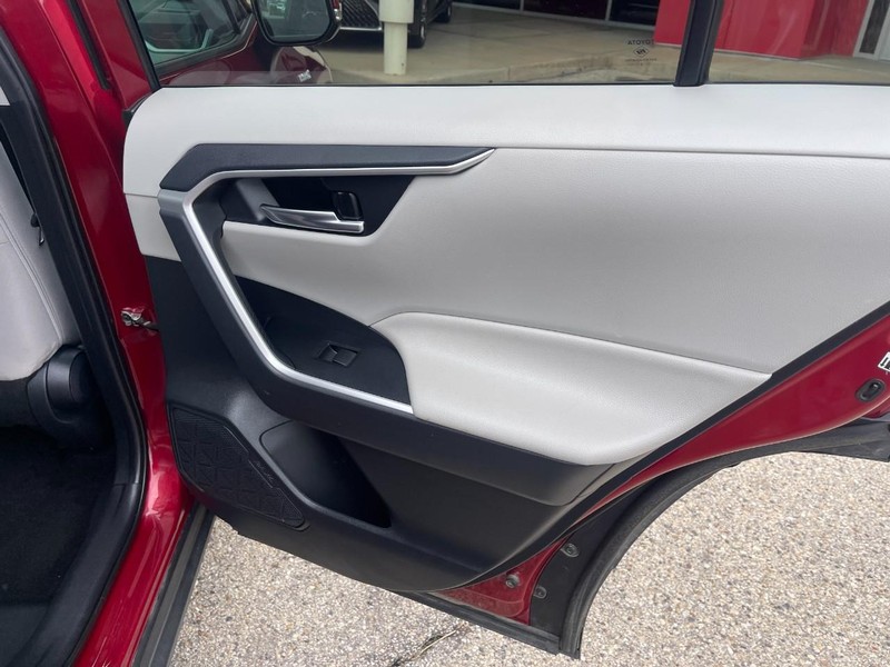 Toyota RAV4 Hybrid Vehicle Image 15