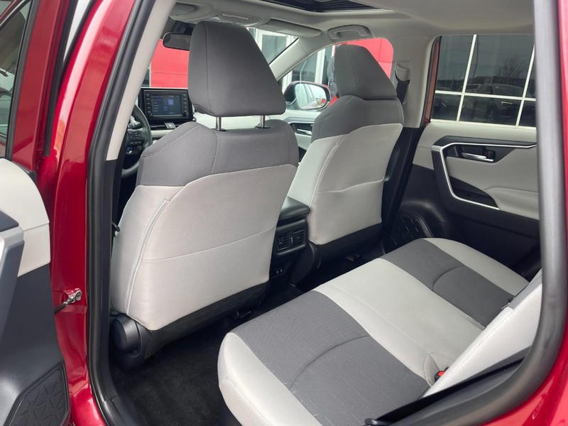 Toyota RAV4 Hybrid Vehicle Image 17