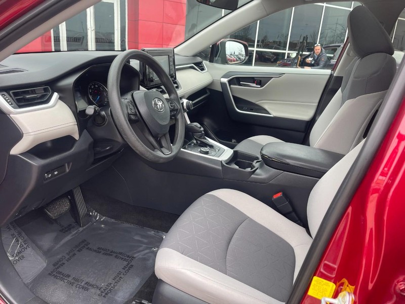 Toyota RAV4 Hybrid Vehicle Image 19