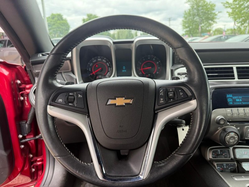 Chevrolet Camaro Vehicle Image 15