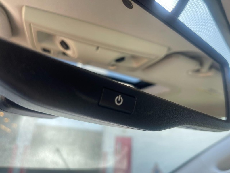 Chrysler Town & Country Vehicle Image 33