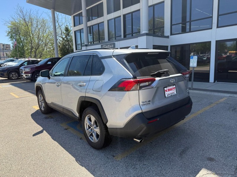 Toyota RAV4 Vehicle Image 06