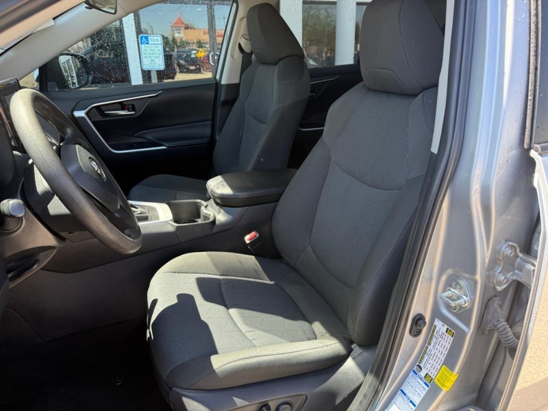 Toyota RAV4 Vehicle Image 08