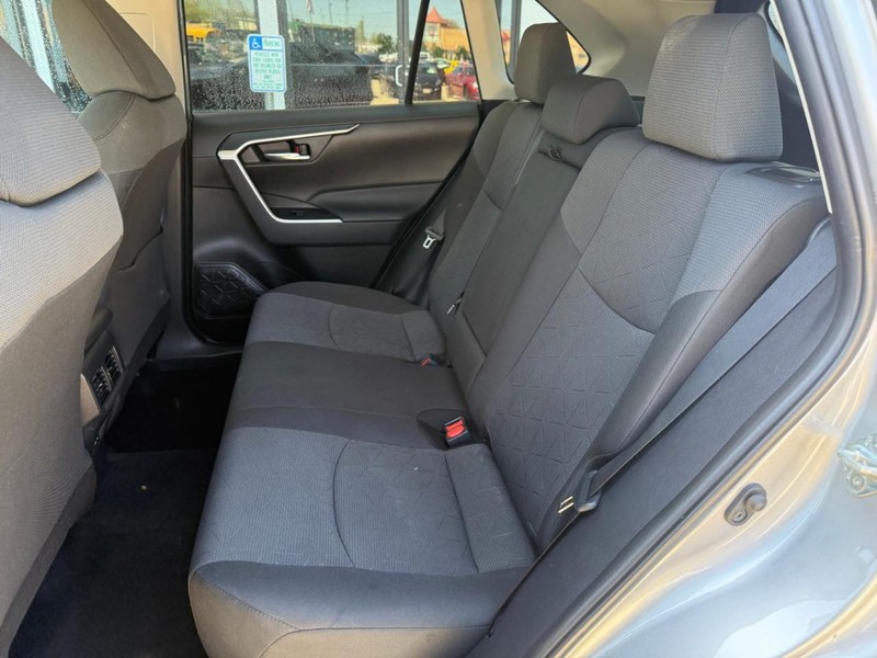 Toyota RAV4 Vehicle Image 10