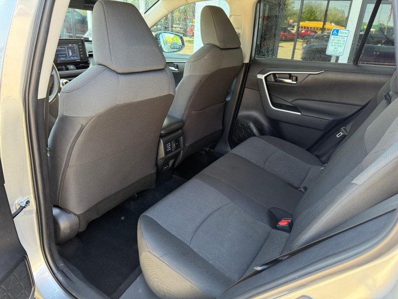 Toyota RAV4 Vehicle Image 11