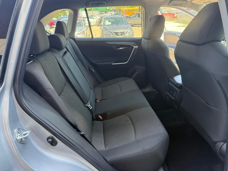 Toyota RAV4 Vehicle Image 13