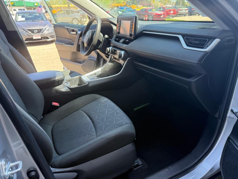 Toyota RAV4 Vehicle Image 16