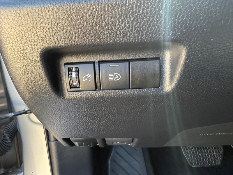 Toyota RAV4 Vehicle Image 17