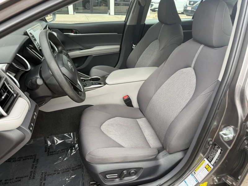 Toyota Camry Vehicle Image 09