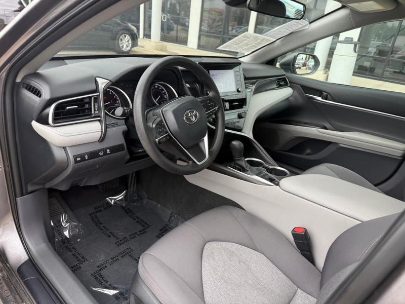 Toyota Camry Vehicle Image 10