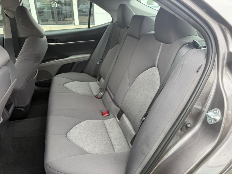 Toyota Camry Vehicle Image 11