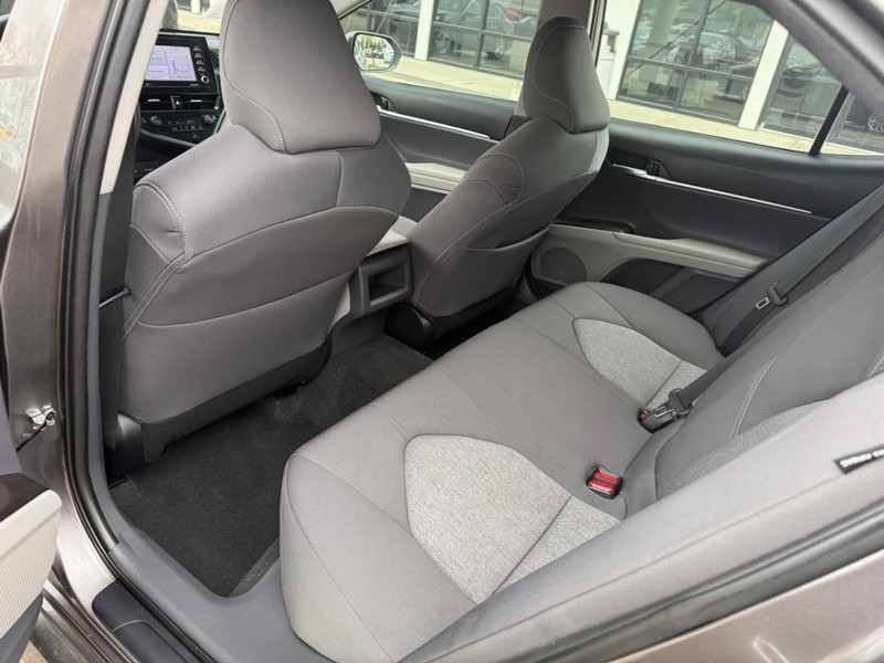 Toyota Camry Vehicle Image 12