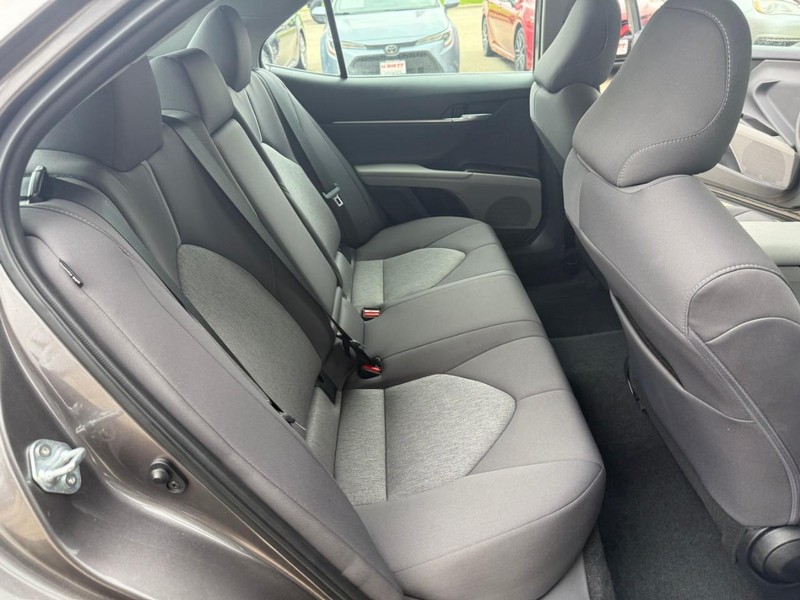 Toyota Camry Vehicle Image 13