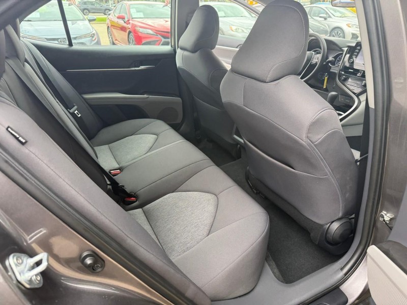 Toyota Camry Vehicle Image 14