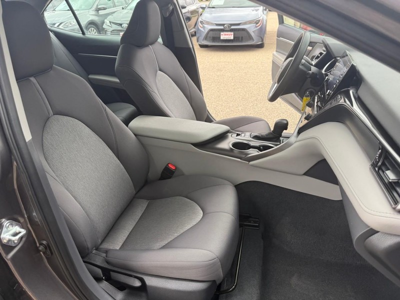 Toyota Camry Vehicle Image 15