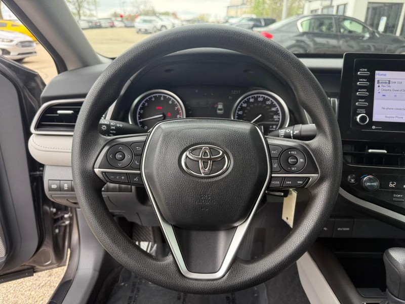 Toyota Camry Vehicle Image 18