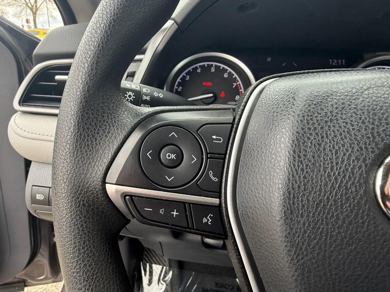 Toyota Camry Vehicle Image 19