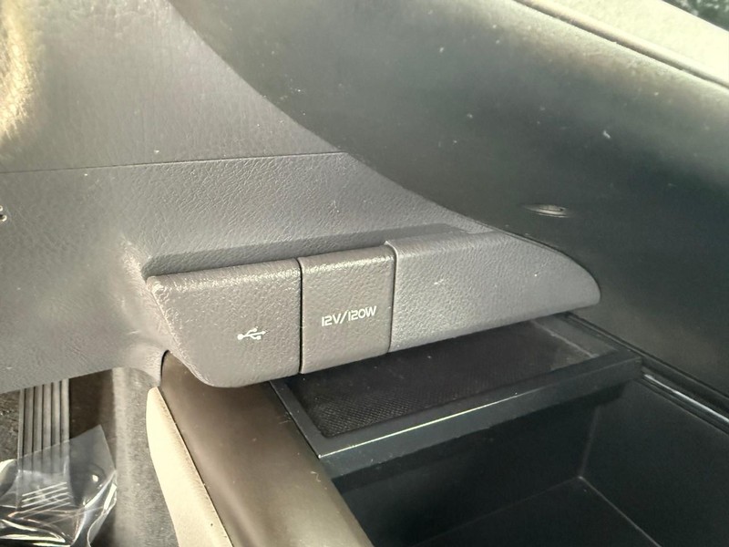 Toyota Camry Vehicle Image 25