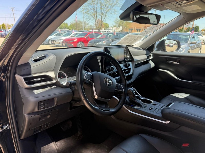 Toyota Highlander Vehicle Image 10