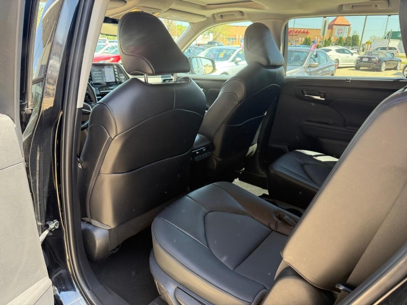 Toyota Highlander Vehicle Image 12