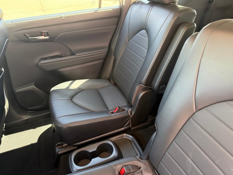 Toyota Highlander Vehicle Image 13