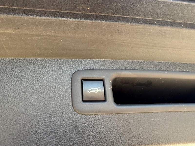 Toyota Highlander Vehicle Image 16